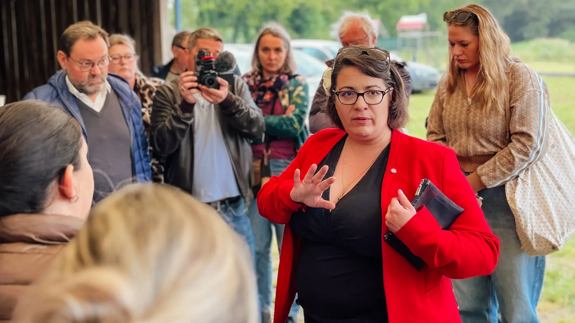 Rencontre organisée par l'ADGVC44 entre Ségolène Amiot - députée Front Populaire candidate à sa réélection - et les familles le 14 juin 2024